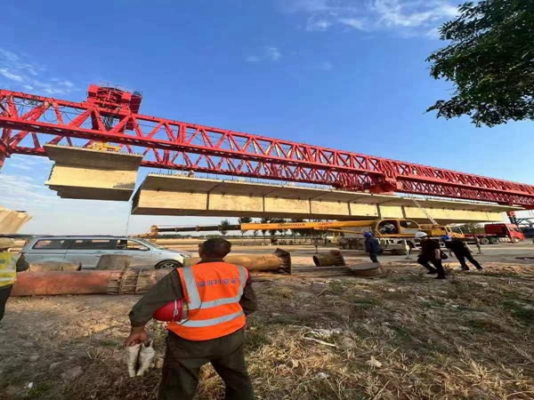 廣西南寧架橋機過下導梁時應注意的問題